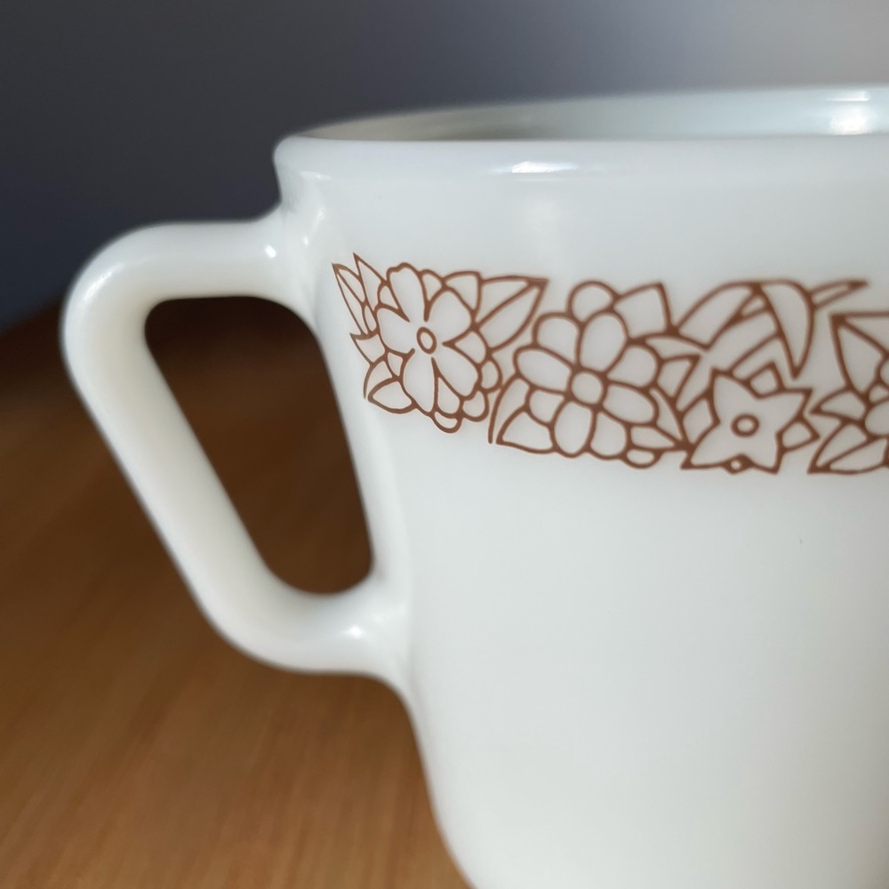 Vintage Pyrex Woodlands Mugs Set of 4, Milk Glass - Picture 3 of 5